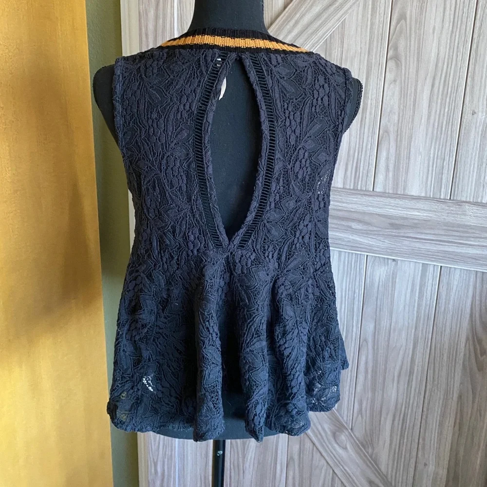 Free People black sleeveless lace top